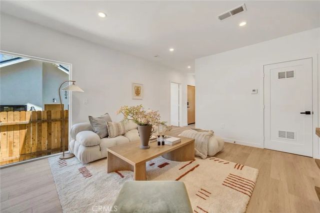 1606 N Kingsley, Los Angeles, CA 90027