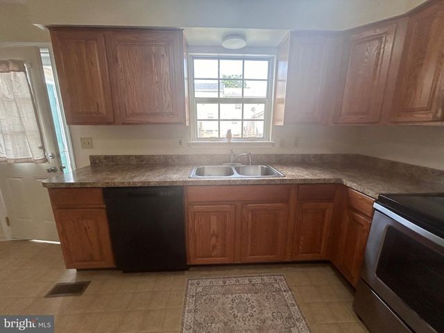 222 WATERFORD LN, Winchester, VA 22602