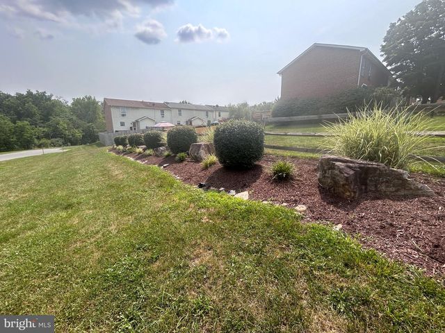 222 WATERFORD LN, Winchester, VA 22602