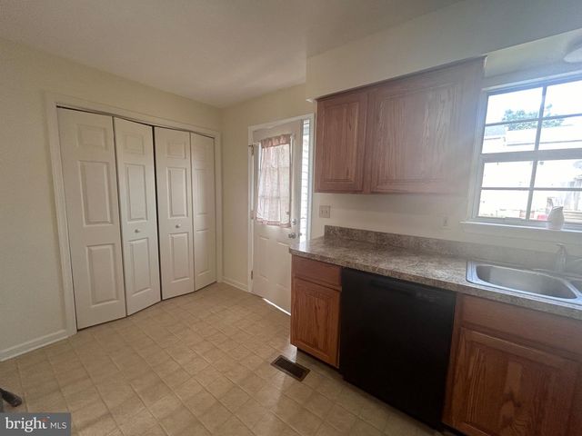 222 WATERFORD LN, Winchester, VA 22602