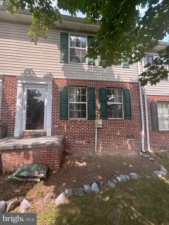 222 WATERFORD LN, Winchester, VA 22602