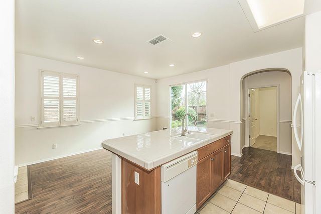 704 W Riviera Lane, Clovis, CA 93619