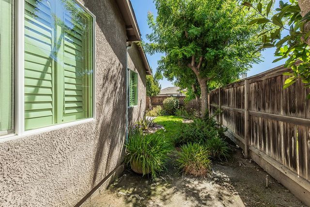 704 W Riviera Lane, Clovis, CA 93619