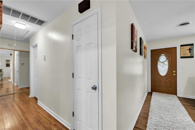 105 Evergreen CIR, Seaford, VA 23696