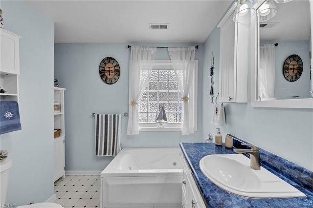 105 Evergreen CIR, Seaford, VA 23696