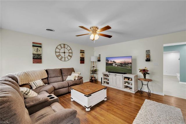 105 Evergreen CIR, Seaford, VA 23696