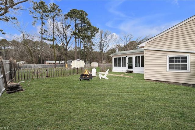 105 Evergreen CIR, Seaford, VA 23696