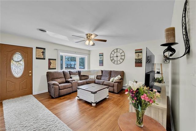 105 Evergreen CIR, Seaford, VA 23696