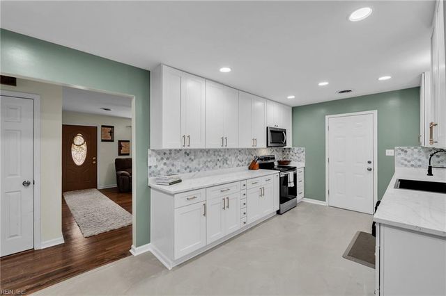 105 Evergreen CIR, Seaford, VA 23696