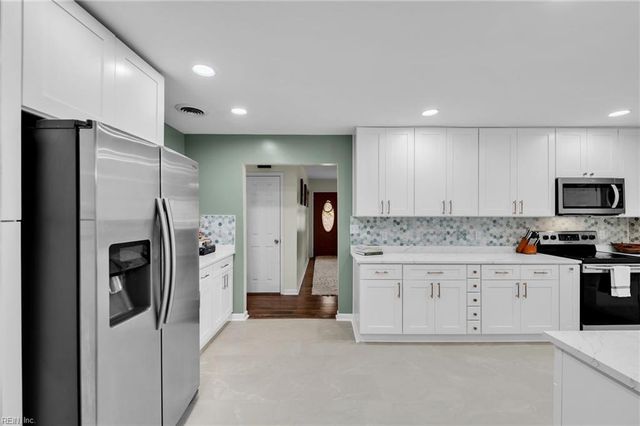 105 Evergreen CIR, Seaford, VA 23696