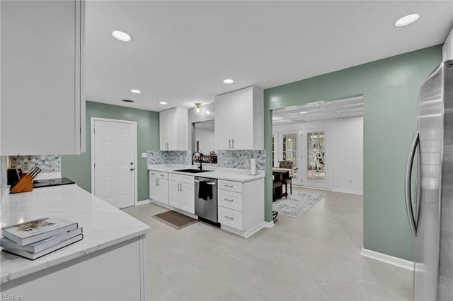 105 Evergreen CIR, Seaford, VA 23696