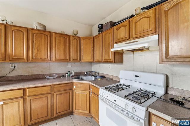 550 Norwood Street, East Orange, NJ 07018