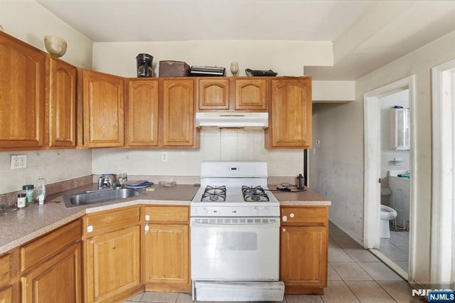 550 Norwood Street, East Orange, NJ 07018