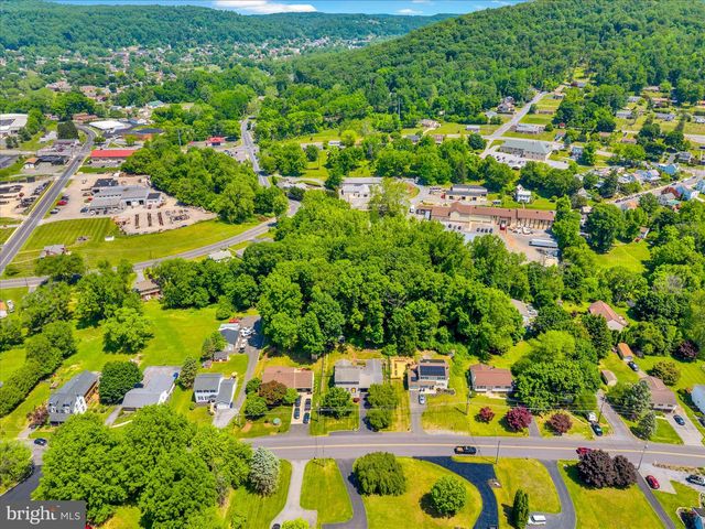 313 PARKVIEW RD, Reading, PA 19606