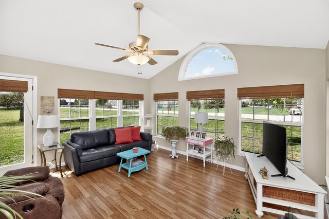 402 S Vine Street, Cambridge, IA 50046