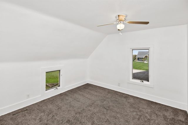 402 S Vine Street, Cambridge, IA 50046