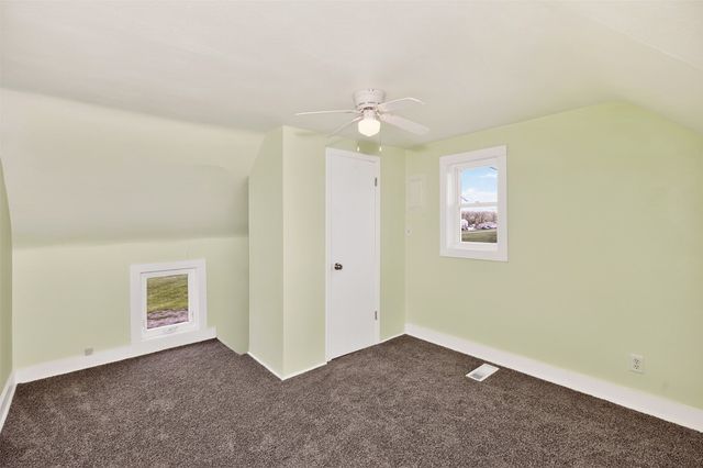 402 S Vine Street, Cambridge, IA 50046