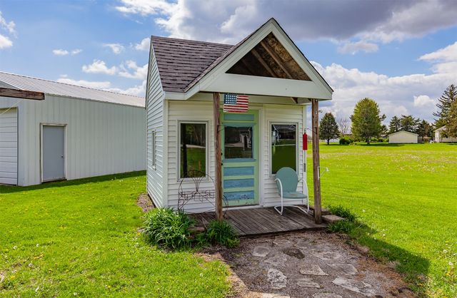402 S Vine Street, Cambridge, IA 50046