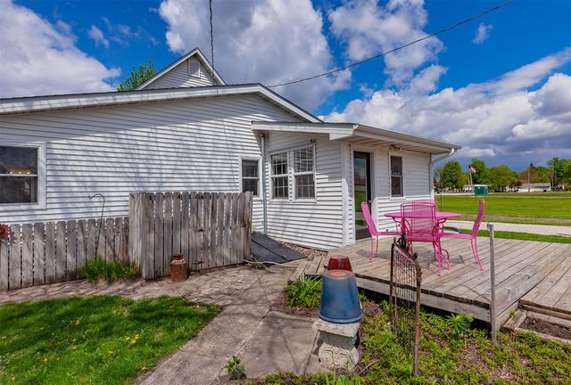 402 S Vine Street, Cambridge, IA 50046