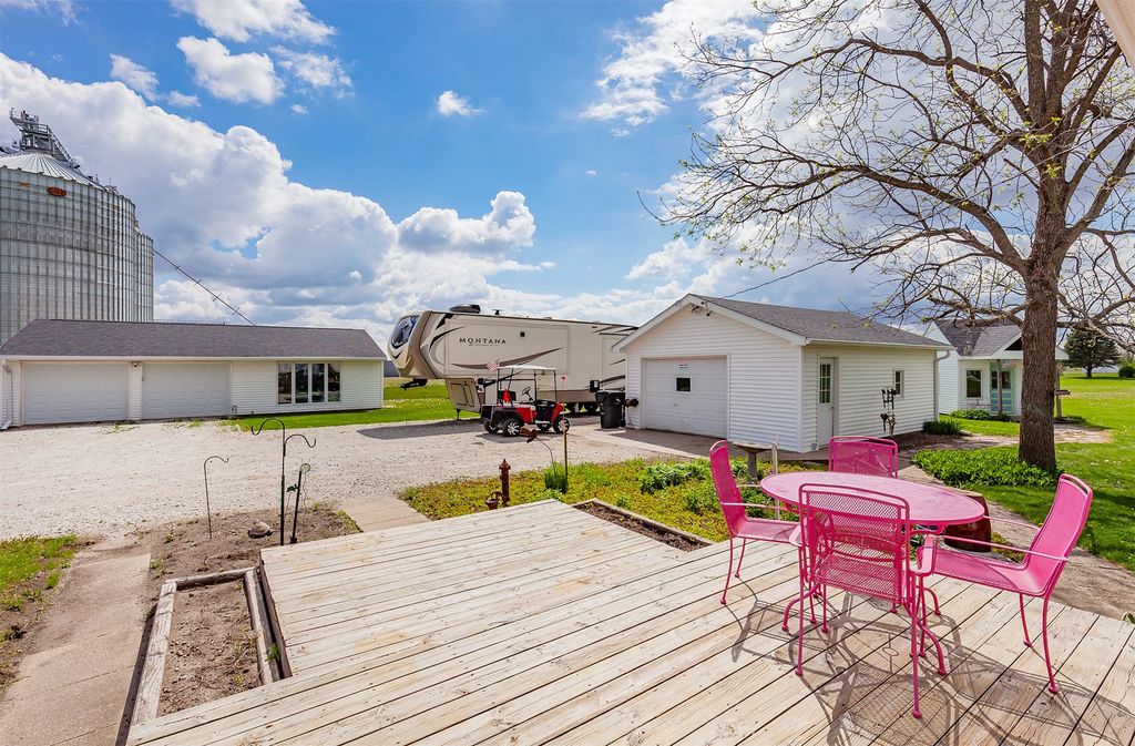 402 S Vine Street, Cambridge, IA 50046