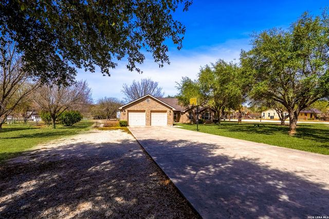248 Hunters Dawn Dr, La Vernia, TX 78121