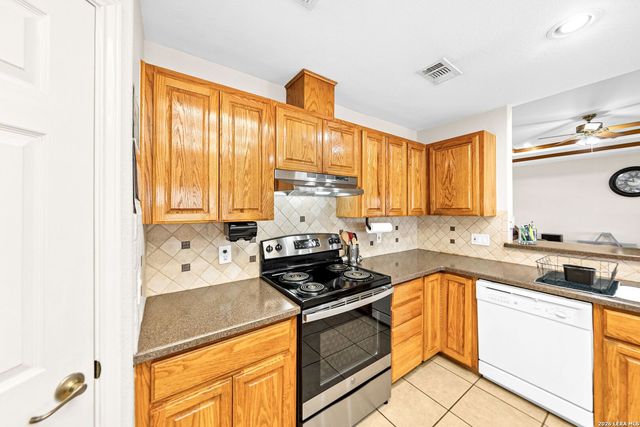 248 Hunters Dawn Dr, La Vernia, TX 78121