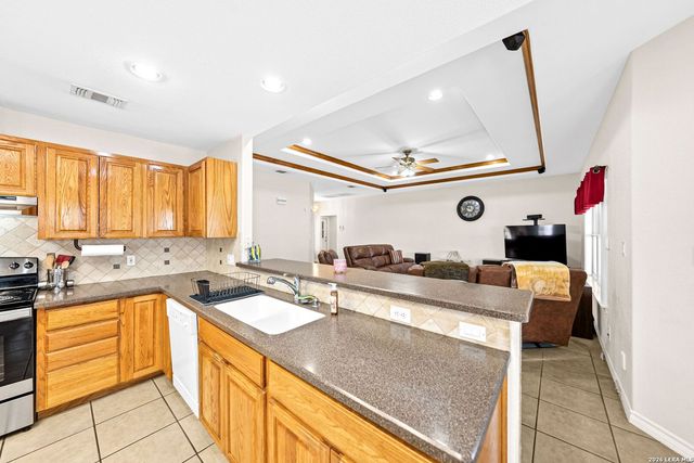 248 Hunters Dawn Dr, La Vernia, TX 78121