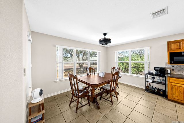 248 Hunters Dawn Dr, La Vernia, TX 78121