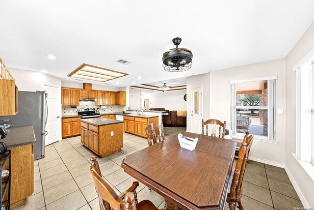 248 Hunters Dawn Dr, La Vernia, TX 78121