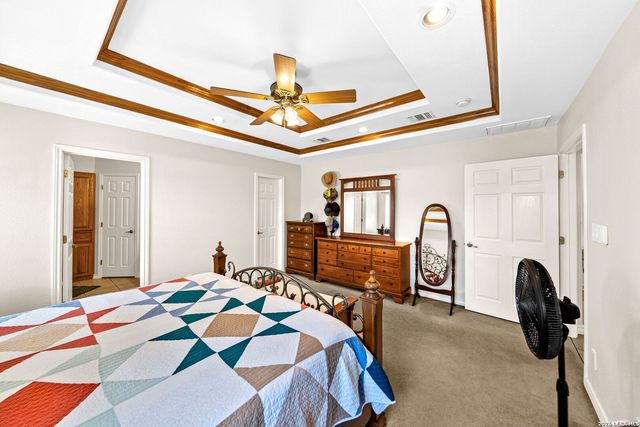 248 Hunters Dawn Dr, La Vernia, TX 78121