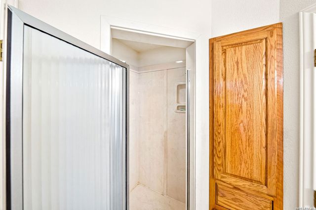 248 Hunters Dawn Dr, La Vernia, TX 78121