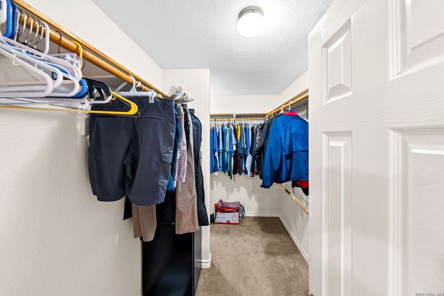 248 Hunters Dawn Dr, La Vernia, TX 78121