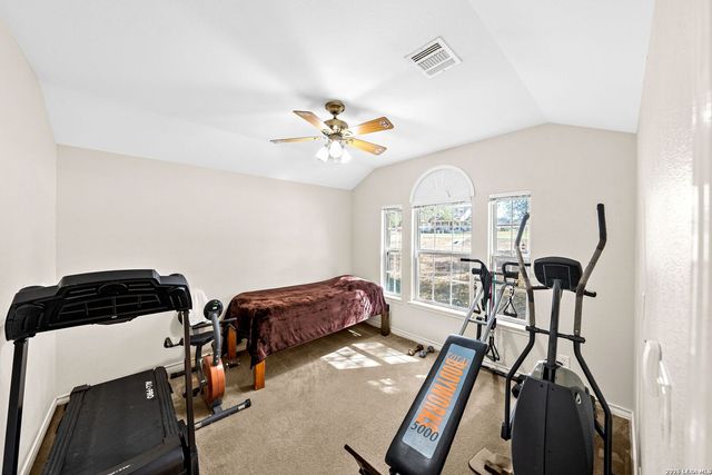 248 Hunters Dawn Dr, La Vernia, TX 78121