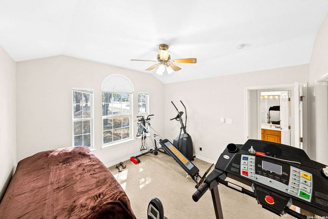 248 Hunters Dawn Dr, La Vernia, TX 78121