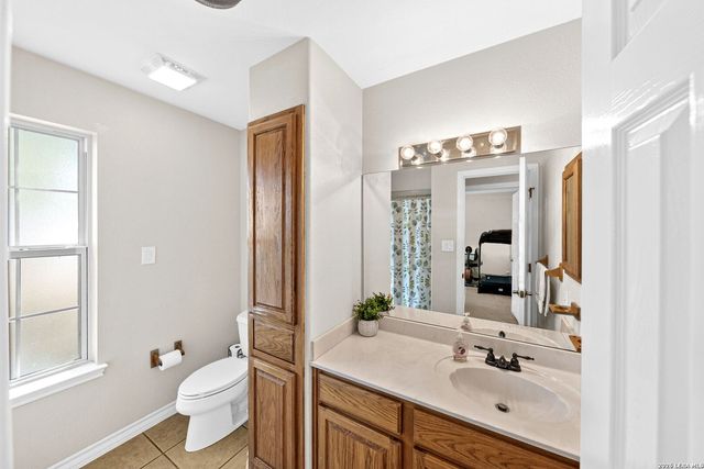 248 Hunters Dawn Dr, La Vernia, TX 78121