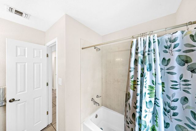 248 Hunters Dawn Dr, La Vernia, TX 78121