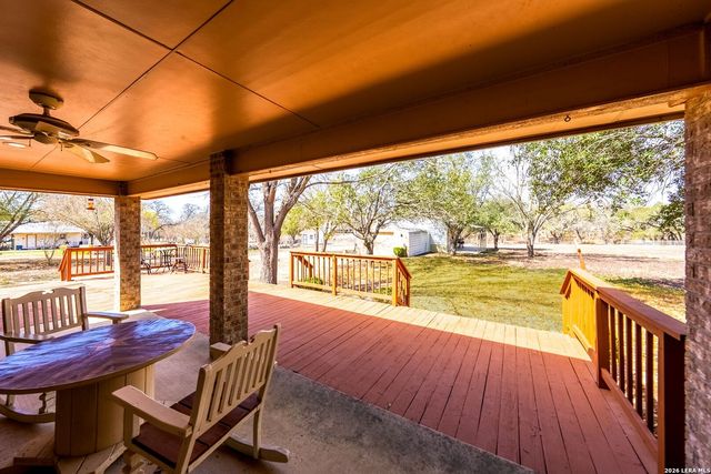 248 Hunters Dawn Dr, La Vernia, TX 78121