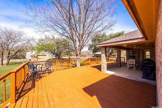 248 Hunters Dawn Dr, La Vernia, TX 78121