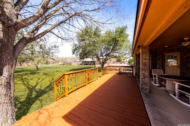 248 Hunters Dawn Dr, La Vernia, TX 78121