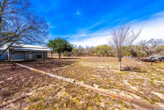 248 Hunters Dawn Dr, La Vernia, TX 78121