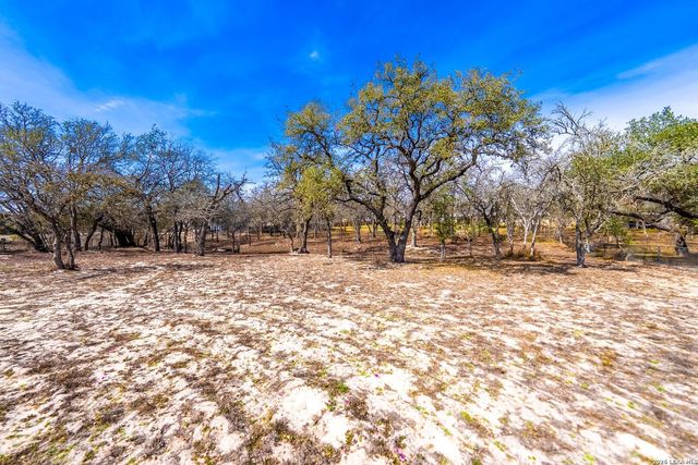 248 Hunters Dawn Dr, La Vernia, TX 78121