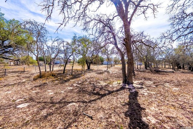 248 Hunters Dawn Dr, La Vernia, TX 78121