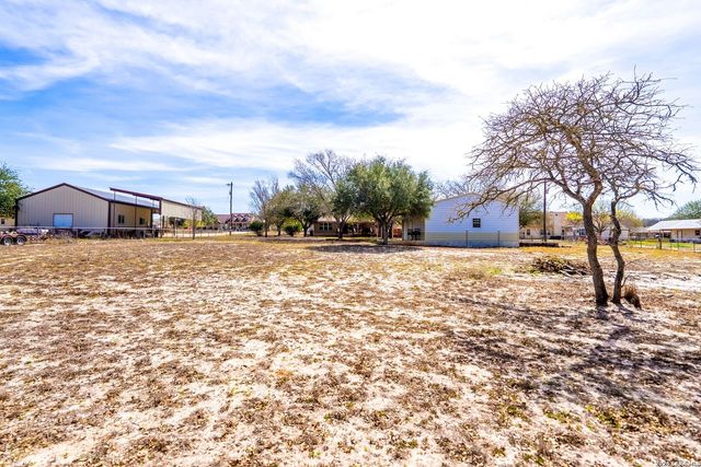 248 Hunters Dawn Dr, La Vernia, TX 78121