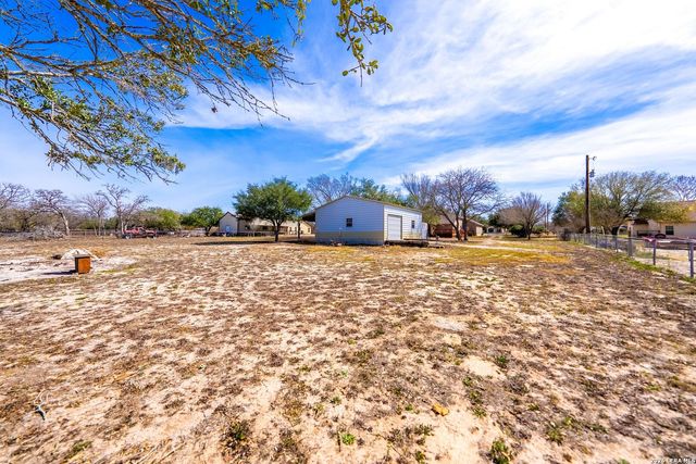 248 Hunters Dawn Dr, La Vernia, TX 78121
