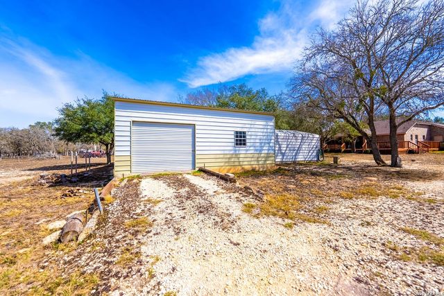 248 Hunters Dawn Dr, La Vernia, TX 78121