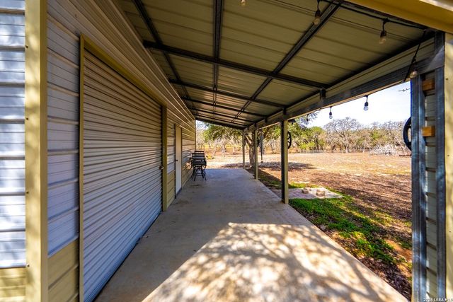 248 Hunters Dawn Dr, La Vernia, TX 78121