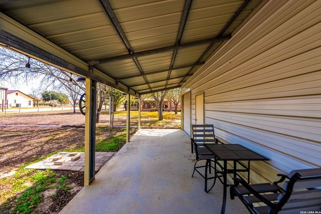 248 Hunters Dawn Dr, La Vernia, TX 78121