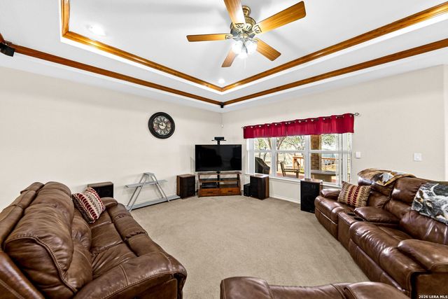 248 Hunters Dawn Dr, La Vernia, TX 78121