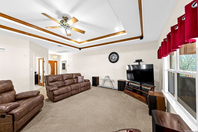 248 Hunters Dawn Dr, La Vernia, TX 78121