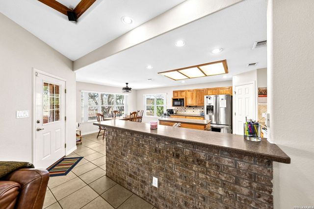 248 Hunters Dawn Dr, La Vernia, TX 78121